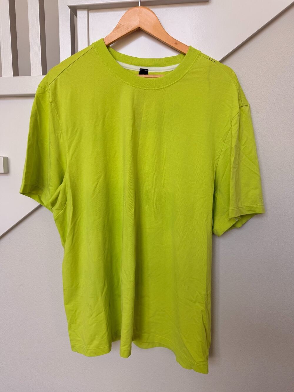 Lululemon Men’s XL Neon Green Crew Neck Shirt